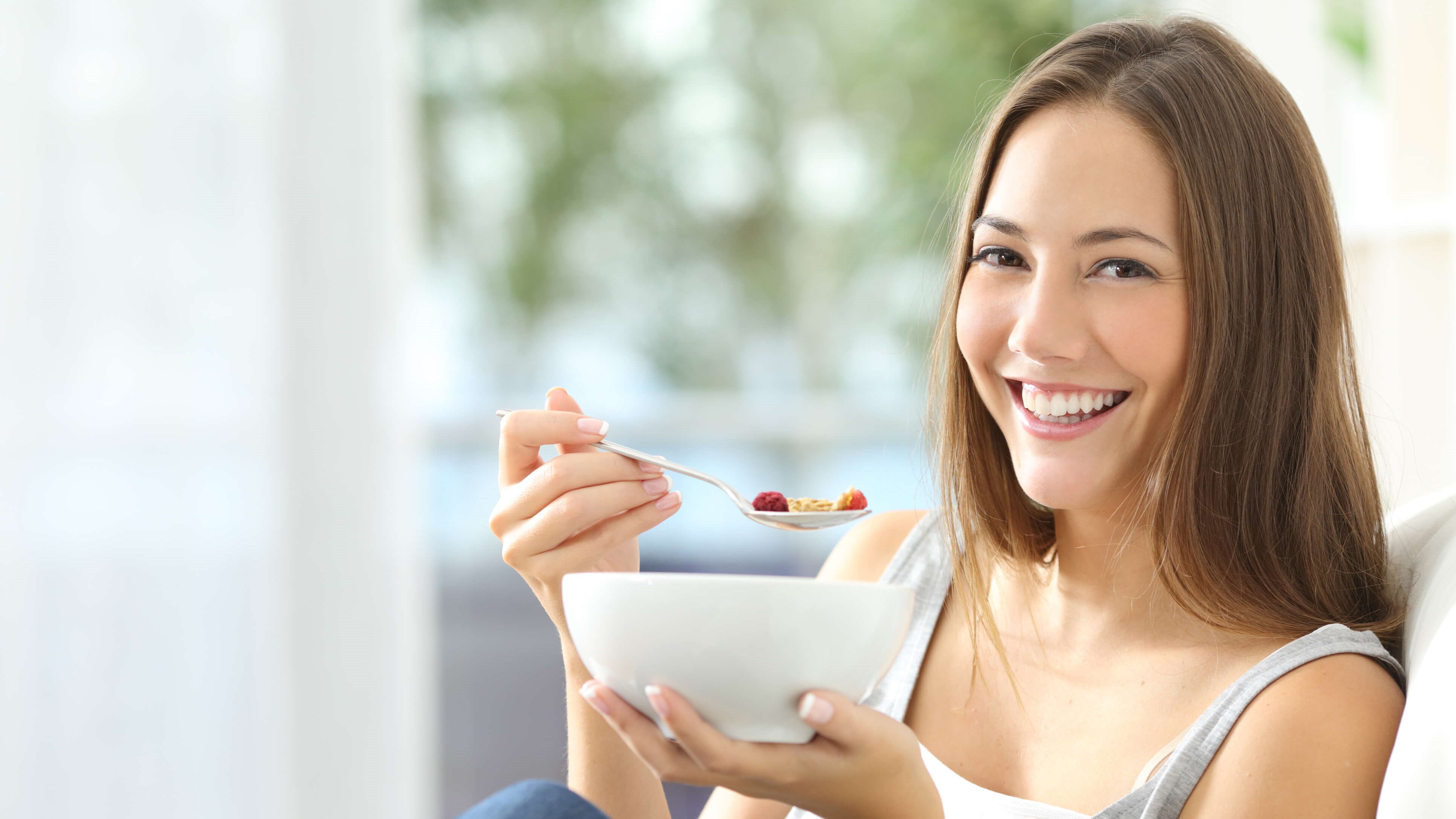 eating with porcelain veneers